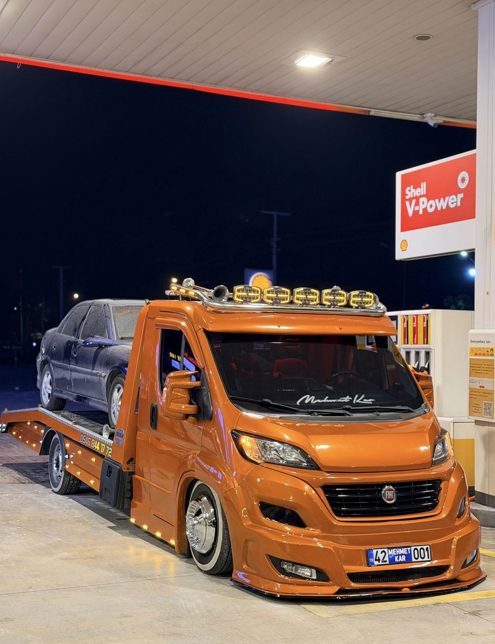 Konya yol yardım – gece akaryakıt istasyonunda akü takviye ve yol yardım aracı